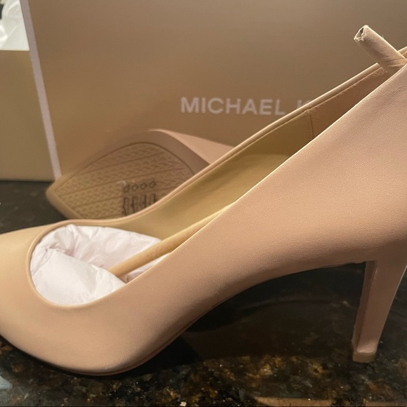 Shoes - Picture 2 of 3